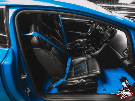 Opel Astra J OPC, Установка ремней безопасности  _5