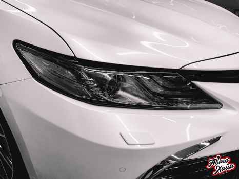 Toyota Camry 70. Антигравийная защита оптики_3