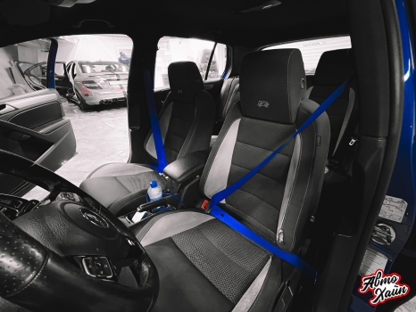 Volkswagen Golf R. Замена ремней безопасности  _4